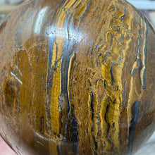 Bild in Galerie-Viewer laden, Tiger Iron 65mm Sphere #03
