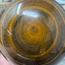 Bild in Galerie-Viewer laden, Tiger Iron 65mm Sphere #03
