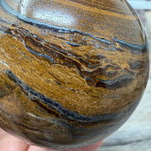 Bild in Galerie-Viewer laden, Tiger Iron 65mm Sphere #03
