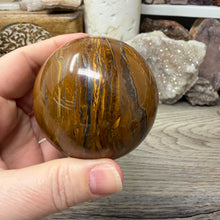 Bild in Galerie-Viewer laden, Tiger Iron 65mm Sphere #04
