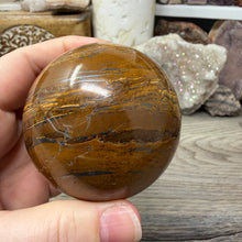 Bild in Galerie-Viewer laden, Tiger Iron 65mm Sphere #04
