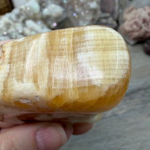 Bild in Galerie-Viewer laden, Honey Calcite Freeform #01
