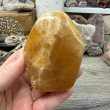 Bild in Galerie-Viewer laden, Honey Calcite Freeform #02
