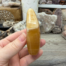Bild in Galerie-Viewer laden, Honey Calcite Freeform #02
