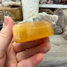 Bild in Galerie-Viewer laden, Honey Calcite Freeform #02
