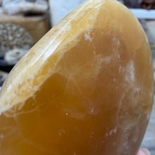 Bild in Galerie-Viewer laden, Honey Calcite Freeform #02
