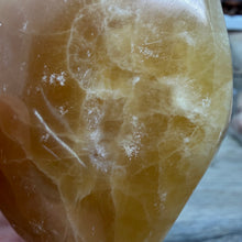 Bild in Galerie-Viewer laden, Honey Calcite Freeform #02
