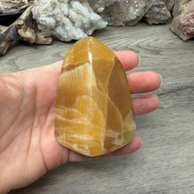 Bild in Galerie-Viewer laden, Honey Calcite Freeform #03
