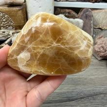 Bild in Galerie-Viewer laden, Honey Calcite Freeform #04
