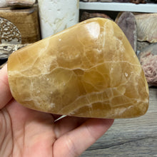 Bild in Galerie-Viewer laden, Honey Calcite Freeform #04
