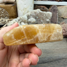 Bild in Galerie-Viewer laden, Honey Calcite Freeform #04
