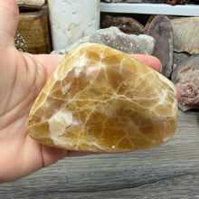 Bild in Galerie-Viewer laden, Honey Calcite Freeform #04
