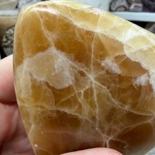 Bild in Galerie-Viewer laden, Honey Calcite Freeform #04
