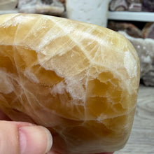 Bild in Galerie-Viewer laden, Honey Calcite Freeform #04
