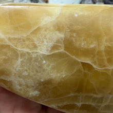 Bild in Galerie-Viewer laden, Honey Calcite Freeform #04

