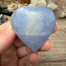 Bild in Galerie-Viewer laden, Blue Calcite Small Heart Palm Stone Set #02
