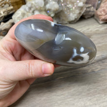 Chargez l&#39;image dans la visionneuse de la galerie, Orca ~ Blue Agate Heart Palm Stone #03
