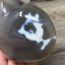 Chargez l&#39;image dans la visionneuse de la galerie, Orca ~ Blue Agate Heart Palm Stone #03
