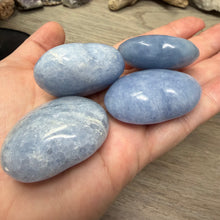 Load image into Gallery viewer, Blue Calcite Small Heart Palm Stone Set #03
