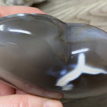 Chargez l&#39;image dans la visionneuse de la galerie, Orca ~ Blue Agate Heart Palm Stone #03
