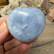 Load image into Gallery viewer, Blue Calcite Small Heart Palm Stone Set #04
