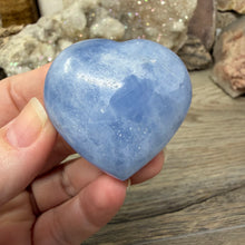 Load image into Gallery viewer, Blue Calcite Small Heart Palm Stone Set #04
