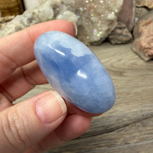 Load image into Gallery viewer, Blue Calcite Small Heart Palm Stone Set #04
