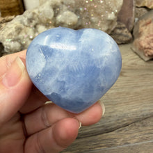 Load image into Gallery viewer, Blue Calcite Small Heart Palm Stone Set #04
