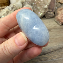 Load image into Gallery viewer, Blue Calcite Small Heart Palm Stone Set #04
