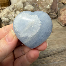Load image into Gallery viewer, Blue Calcite Small Heart Palm Stone Set #04
