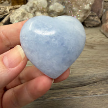 Load image into Gallery viewer, Blue Calcite Small Heart Palm Stone Set #05
