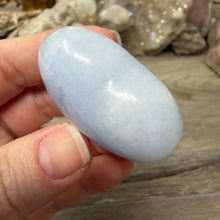 Load image into Gallery viewer, Blue Calcite Small Heart Palm Stone Set #05
