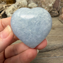 Load image into Gallery viewer, Blue Calcite Small Heart Palm Stone Set #05

