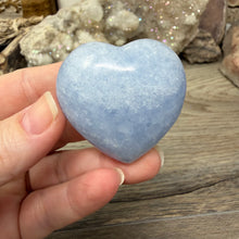Cargar imagen en el visor de la galería, Blue Calcite Small Heart Palm Stone Set #06
