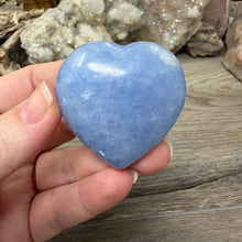 Cargar imagen en el visor de la galería, Blue Calcite Small Heart Palm Stone Set #06
