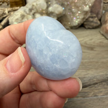 Cargar imagen en el visor de la galería, Blue Calcite Small Heart Palm Stone Set #06
