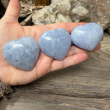 Cargar imagen en el visor de la galería, Blue Calcite Small Heart Palm Stone Set #07
