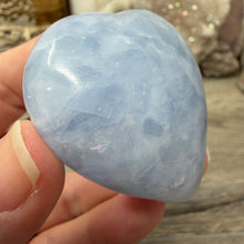 Cargar imagen en el visor de la galería, Blue Calcite Small Heart Palm Stone Set #07
