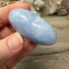 Cargar imagen en el visor de la galería, Blue Calcite Small Heart Palm Stone Set #07
