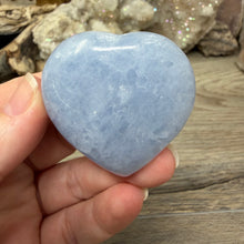 Cargar imagen en el visor de la galería, Blue Calcite Small Heart Palm Stone Set #07
