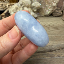 Cargar imagen en el visor de la galería, Blue Calcite Small Heart Palm Stone Set #07
