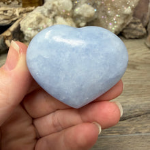 Cargar imagen en el visor de la galería, Blue Calcite Small Heart Palm Stone Set #07
