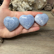 Carica l'immagine nel visualizzatore di Gallery, Blue Calcite Small Heart Palm Stone Set #08
