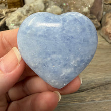 Carica l'immagine nel visualizzatore di Gallery, Blue Calcite Small Heart Palm Stone Set #08
