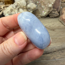Carica l'immagine nel visualizzatore di Gallery, Blue Calcite Small Heart Palm Stone Set #08
