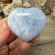 Carica l'immagine nel visualizzatore di Gallery, Blue Calcite Small Heart Palm Stone Set #08
