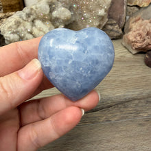 Cargar imagen en el visor de la galería, Blue Calcite Small Heart Palm Stone Set #09
