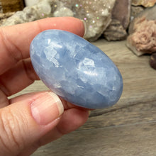 Cargar imagen en el visor de la galería, Blue Calcite Small Heart Palm Stone Set #09
