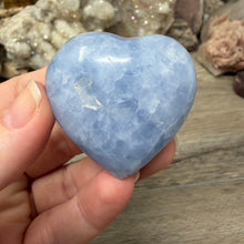 Cargar imagen en el visor de la galería, Blue Calcite Small Heart Palm Stone Set #09
