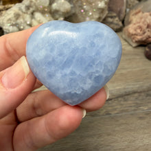 Cargar imagen en el visor de la galería, Blue Calcite Small Heart Palm Stone Set #09
